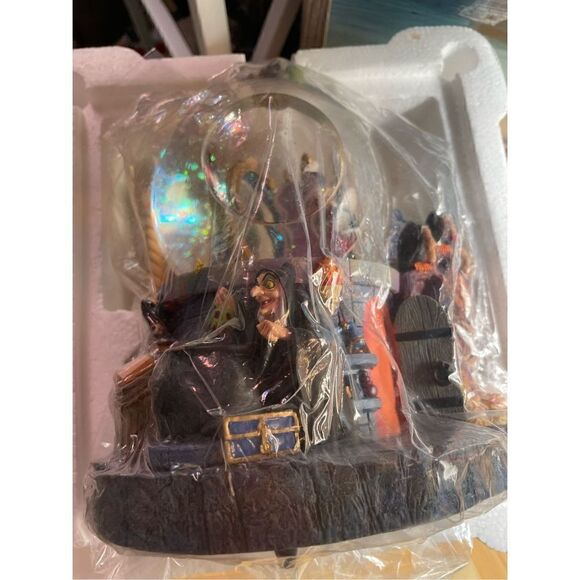 Disney Villains Evil Queen Magic Mirror Snow White Globe With Sound & Li… - Picture 3 of 16